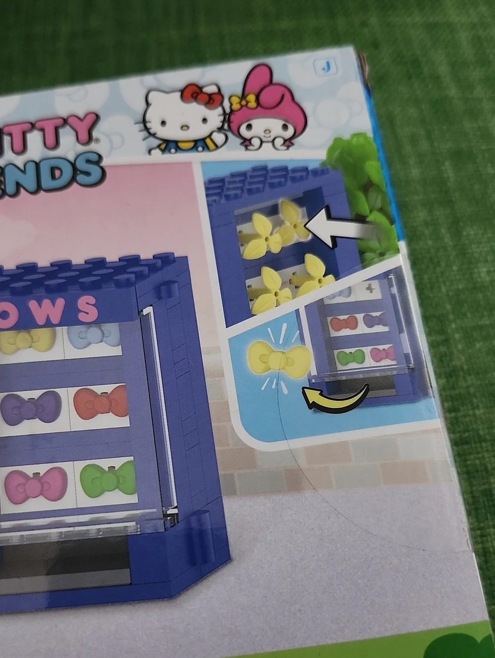 BLDR Hello Kitty and My Melody Bow Vending Machine Playset - Pink, Blue